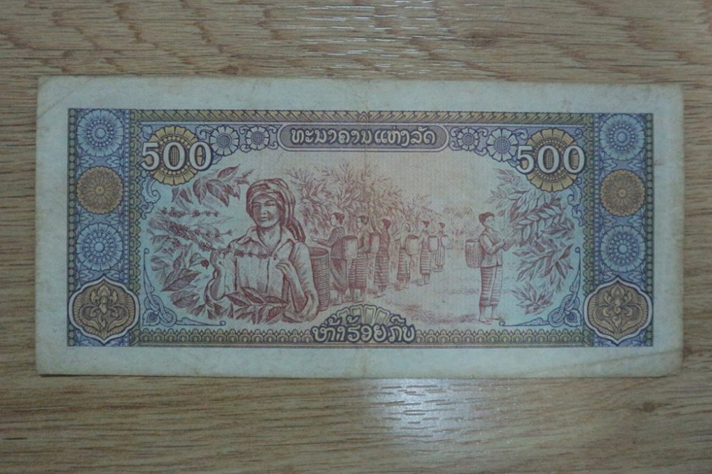 Tiền Lào có đặc điểm vô cùng thú vị và độc đáo mà bạn không thể bỏ qua. Bạn sẽ bất ngờ với những đặc trưng riêng biệt của tiền Lào. Hãy xem hình ảnh để tìm hiểu thêm.